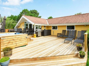 10 person holiday home in V ggerl se Bogø By